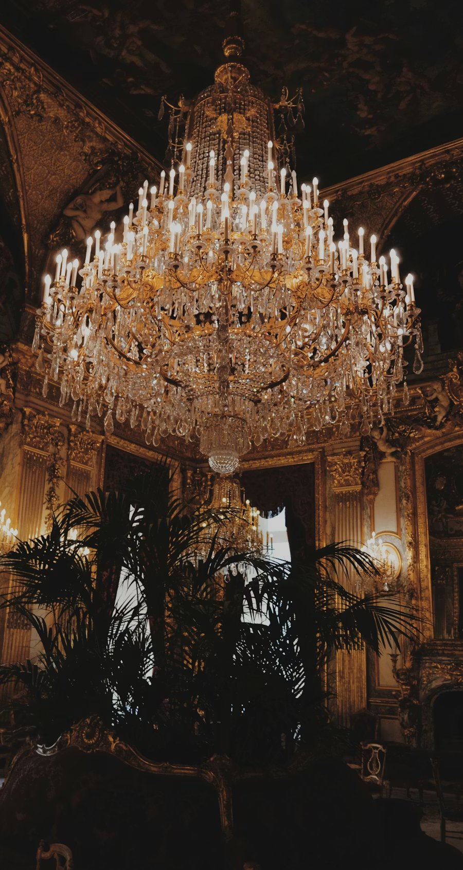 Chandelier cleaning Dubai